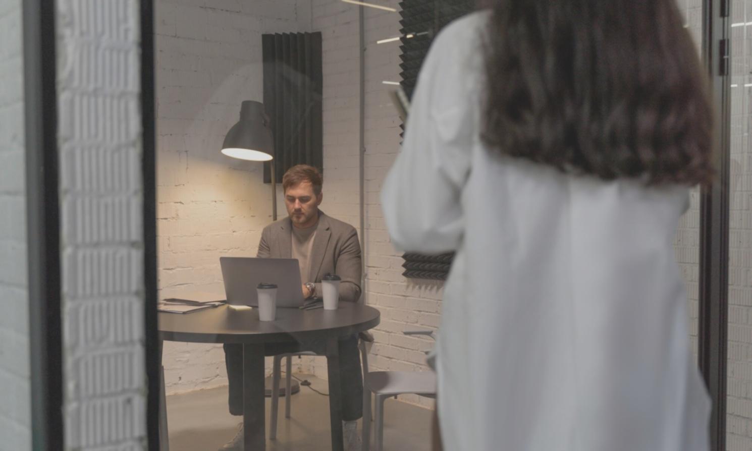 Modern investment learning environment with technology tools